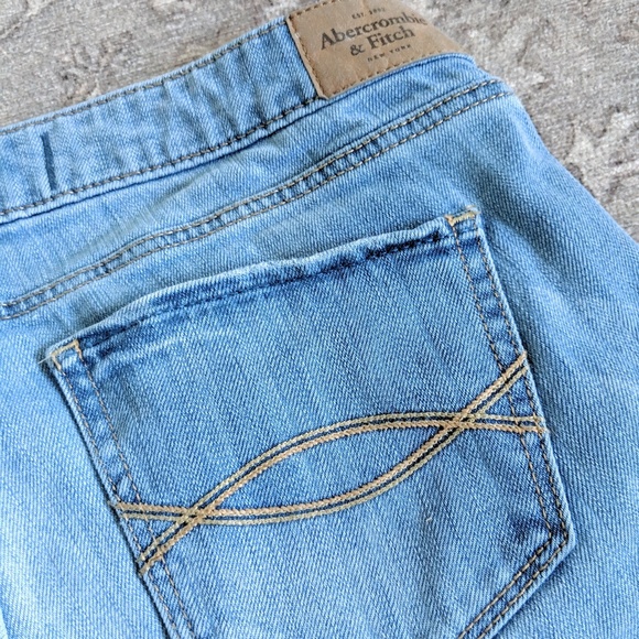 Abercrombie and Fitch Light Wash Skinny Jeans - Picture 2 of 5